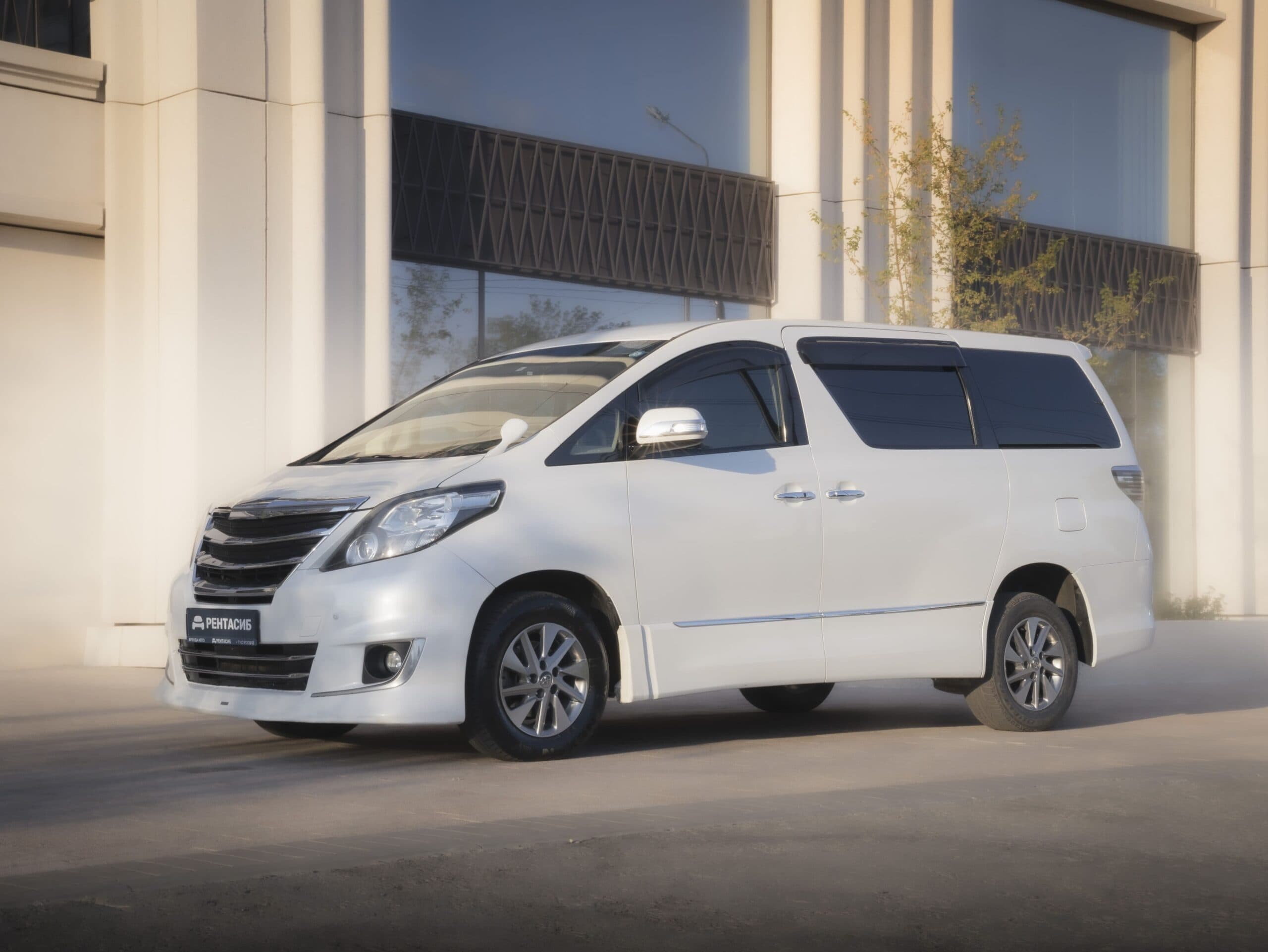 Toyota Alphard 2012